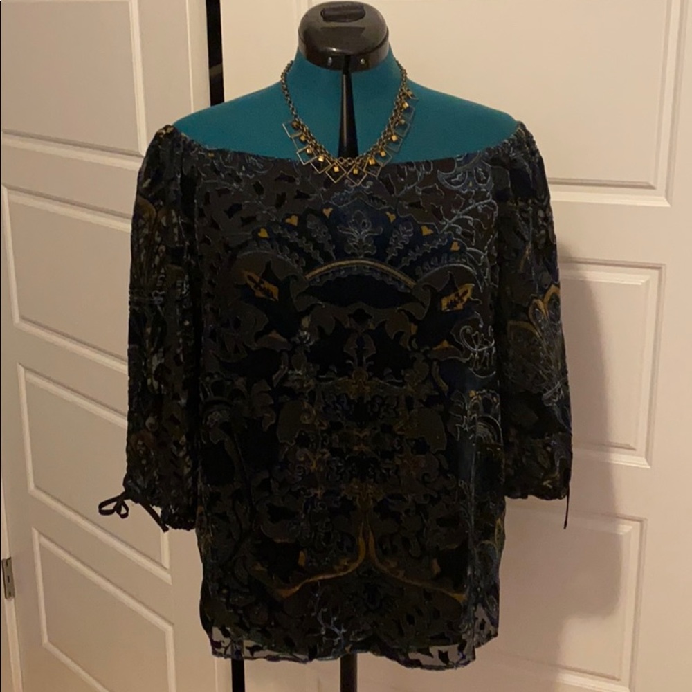 Women’s Blouse